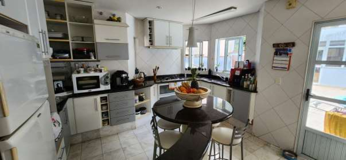 Casa no Xaxim (foto 4 de 21)